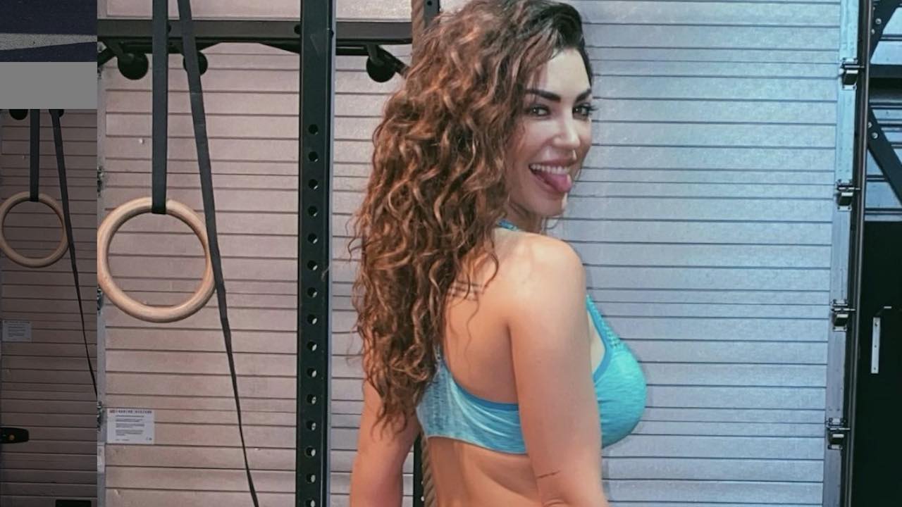 Yolanthe Cabau toont boobies