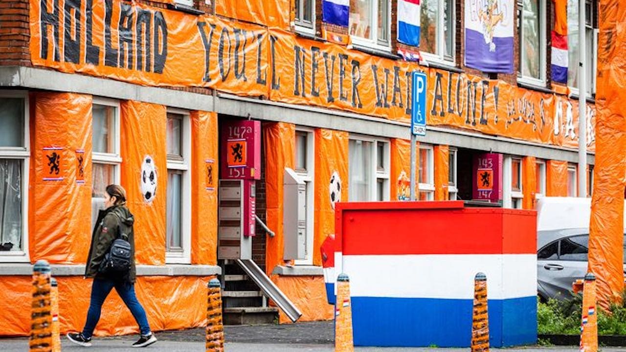 Oranje dupeert ook Roddelpraat