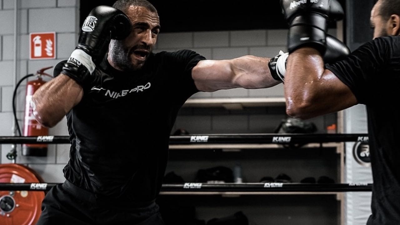 Badr Hari breekt neus