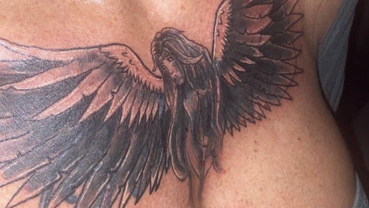 Samantha zet nieuwe tattoo om Gelmore te vergeten