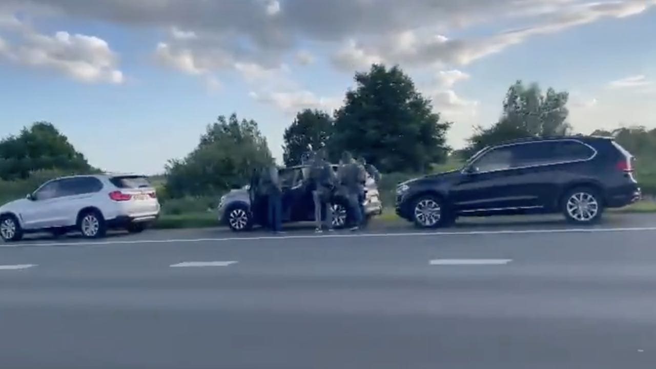 BEELDEN: schutter Peter R. de Vries aangehouden op snelweg