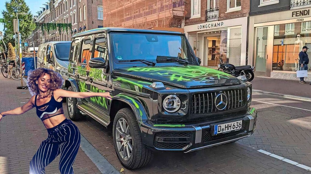 Bekladde peperdure Mercedes in de PC Hooftstraat was een stunt