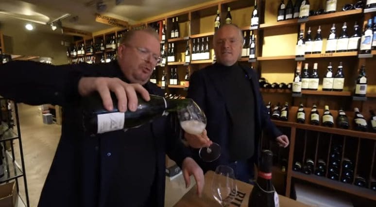 Jan Roos en Floris Wyers testen dure champagnes