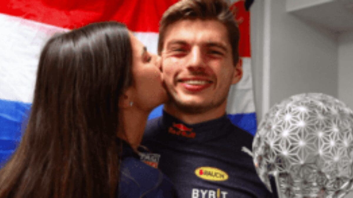 Vriendin Max Verstappen naakt op Instagram