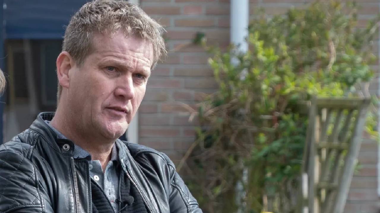 Alberto Stegeman boos nadat iemand hem filmt