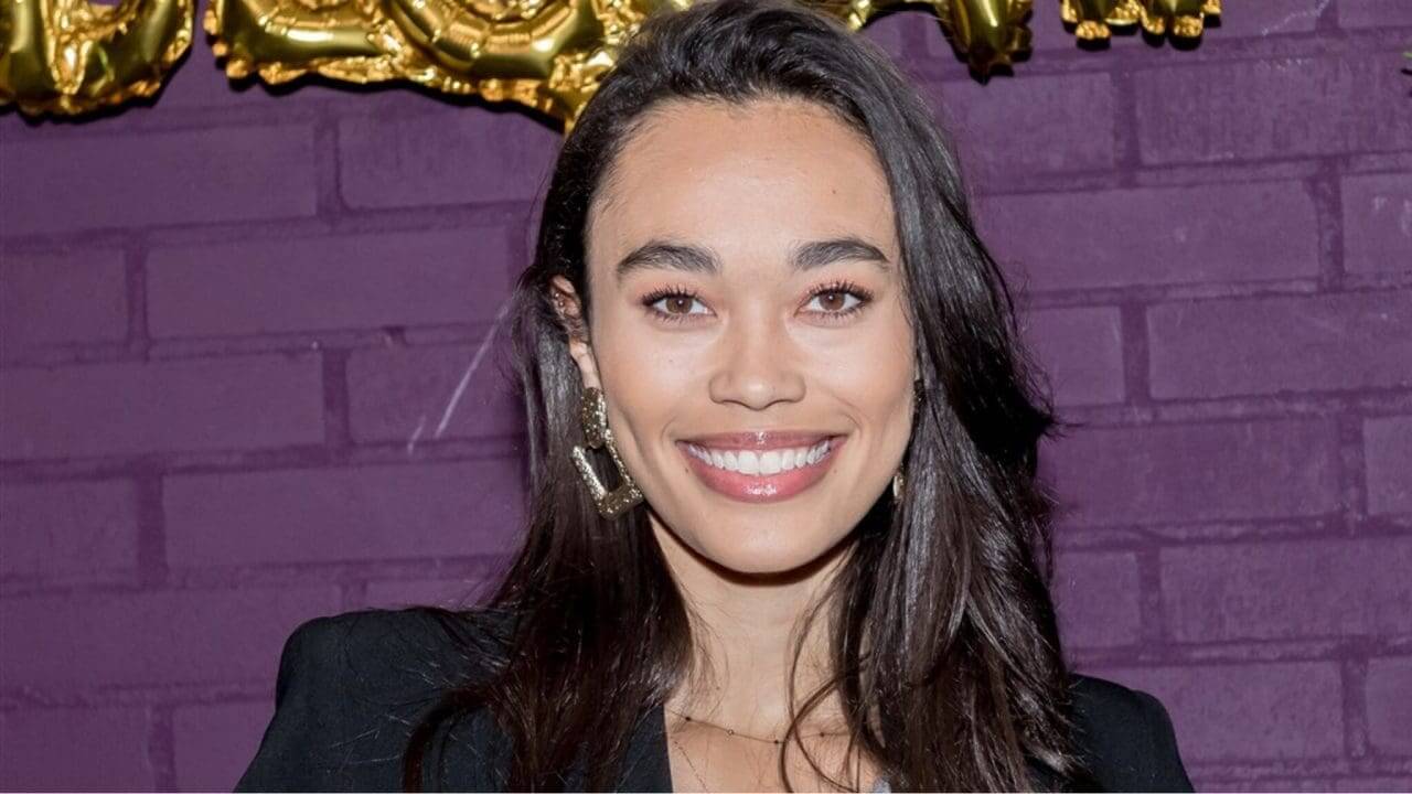 Romy Monteiro geeft niks om s*ksuele uitbuiting van meisjes: “Ze misbruikte deze beladen reis als influencer persreis”