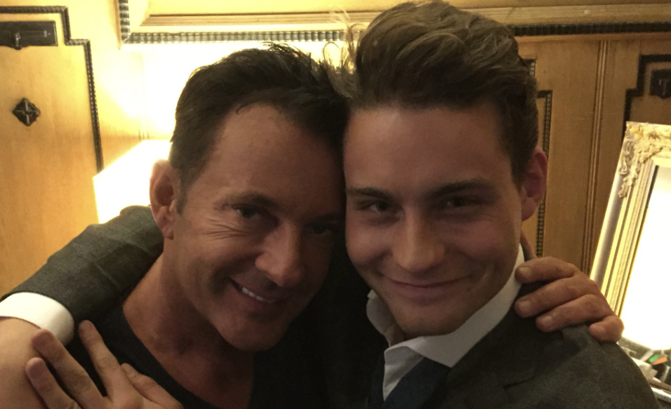 Douwe Bob doet bizarre onthulling: ‘Heb met Gerard Joling gezoend’