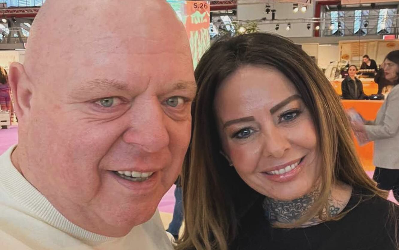 Beelden: Peter Gillis is sugardaddy en pakezel van Wendy van Hout