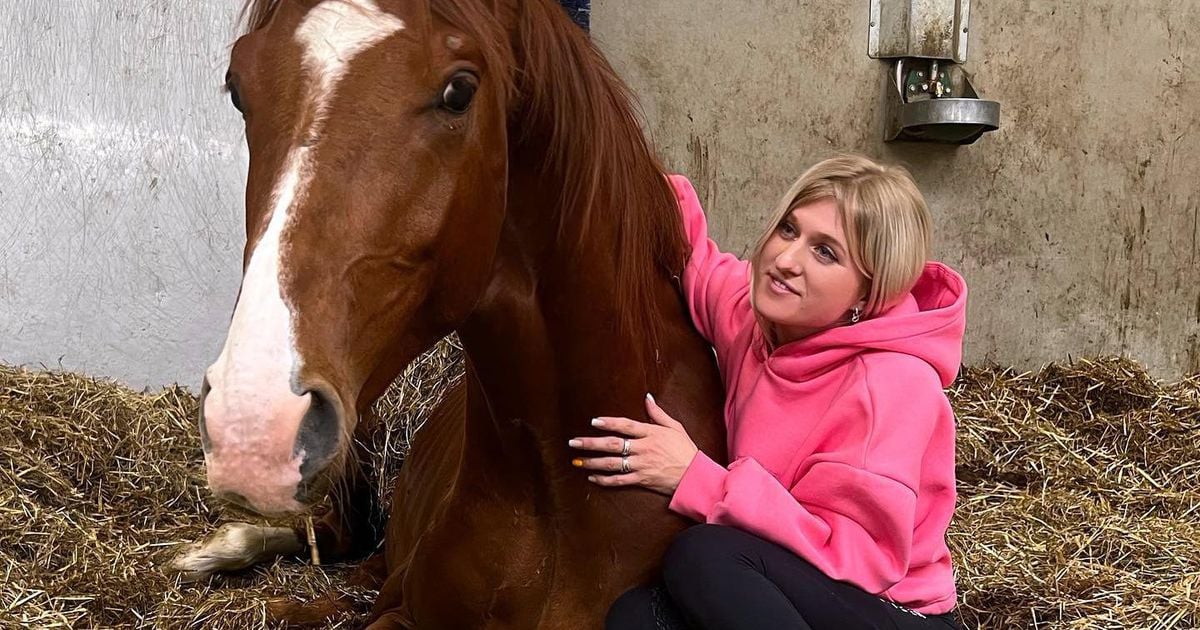 Britt Dekker onthult: ‘Zo word je een paardenmeisje’