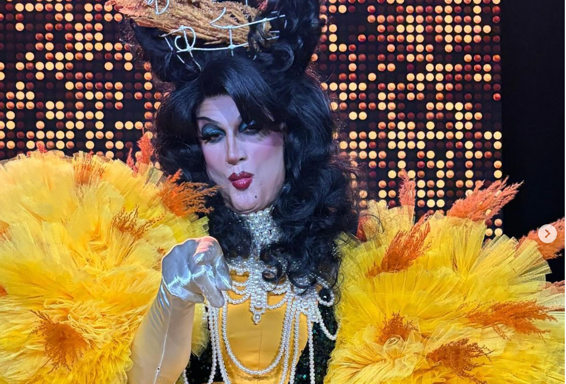 Jeroen Pauw te zien als dragqueen: ‘Laten we er allemaal wat leuker uitzien’