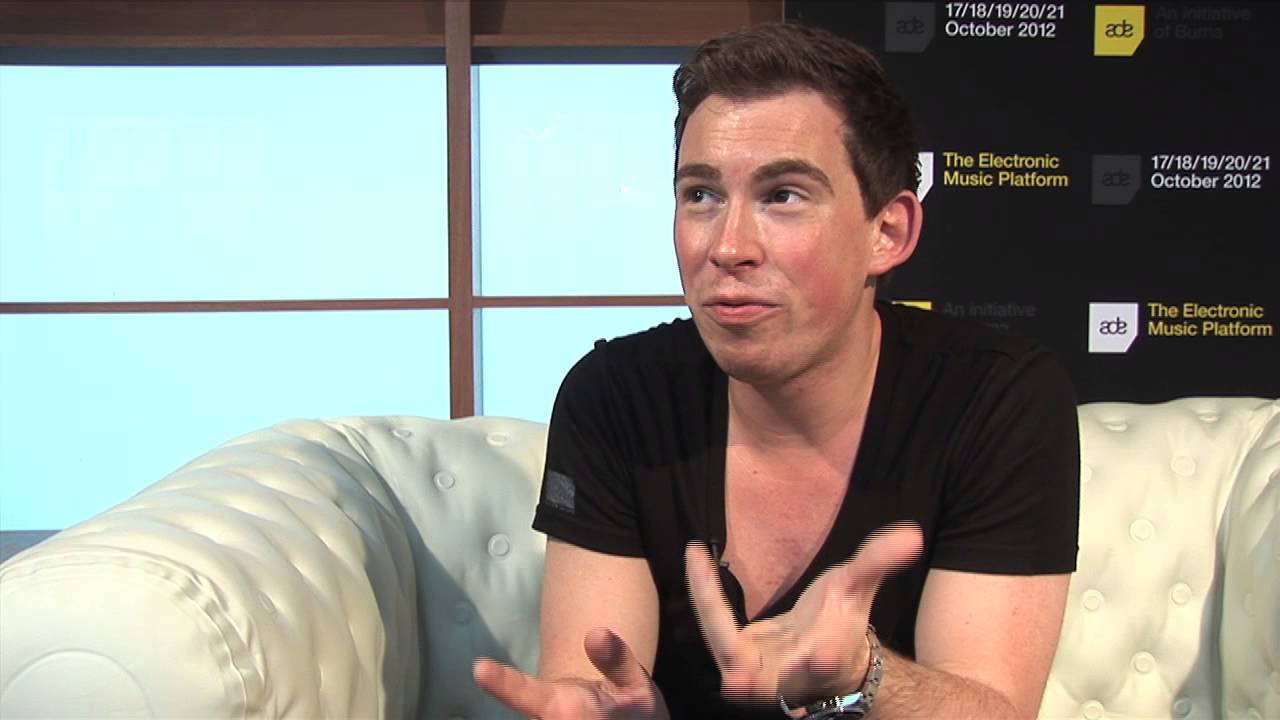 Beelden: DJ Hardwell schiet volledig uit zijn slof op festival in Roemenië