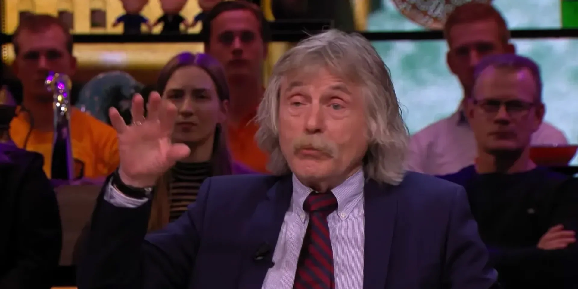 VI wacht niet op verlenging EK-duel: ‘Johan Derksen moet zo snel mogelijk zijn bed in’