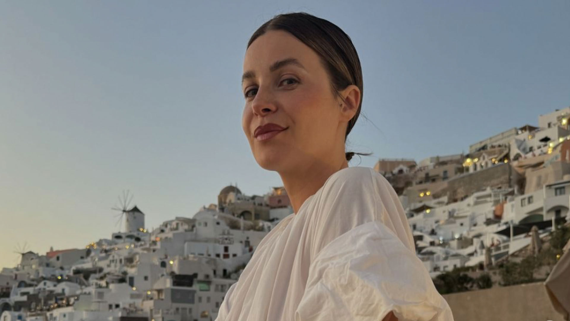 Heerlijke Victoria Koblenko spoelt aan op het strand: ‘Schatje, wil je zo’n foto van me maken’