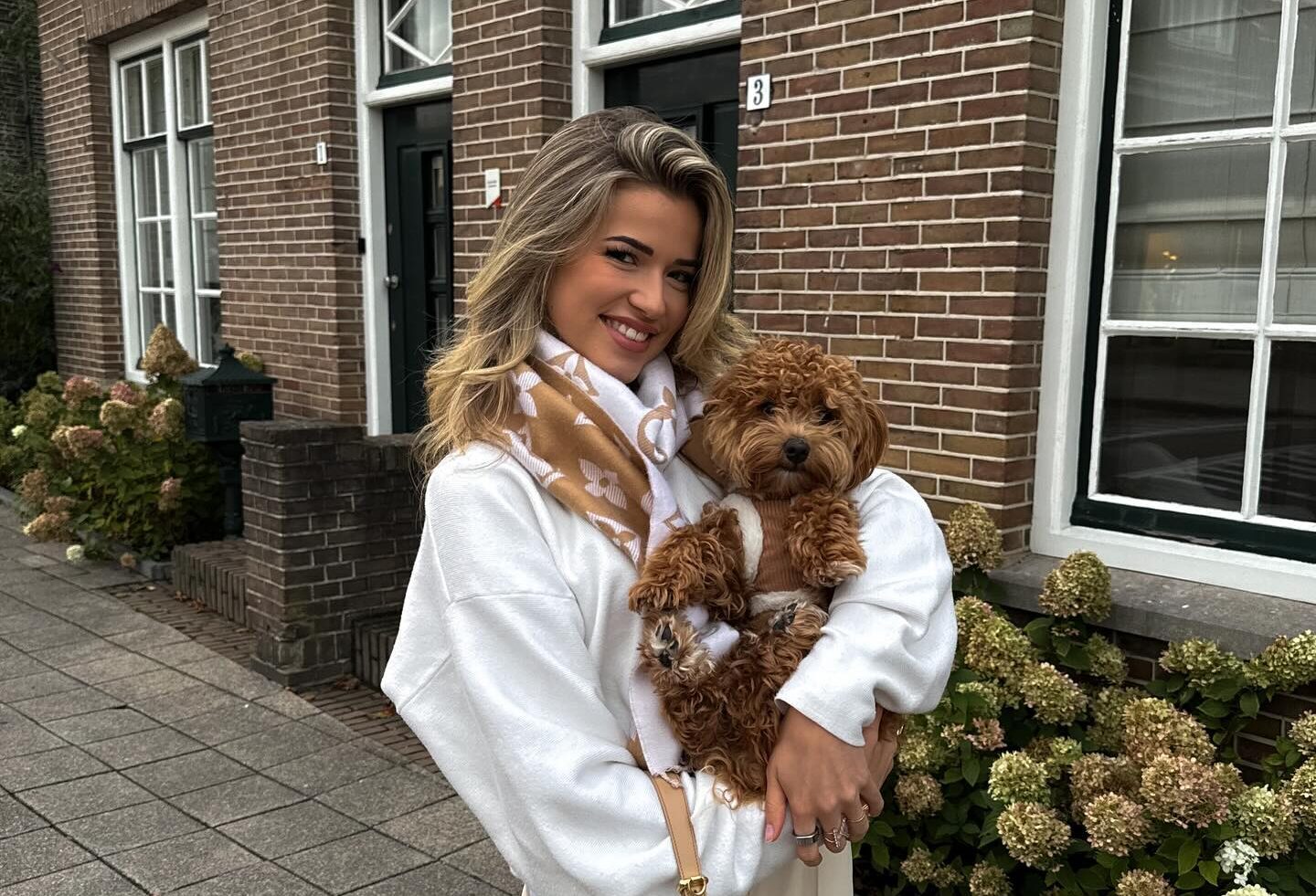 Hond Jade Anna van Vliet onder het mes: nieuwe heupkop voor influencerpup